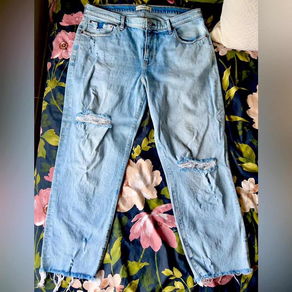 Abercrombie & Fitch mid rise boyfriend Jean